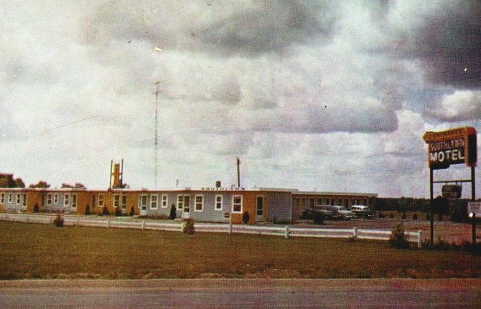 Southlawn Motel - Vintage Postcard (newer photo)